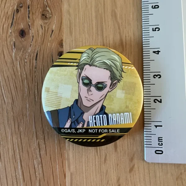 Jujutsu Kaisen – Kento Nanami Badge – JujuFes 2024 3.5 cm Bandai Spirits