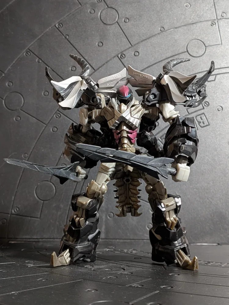 Transformers Age of Extinction - Deluxe Class : Black Knight Slug