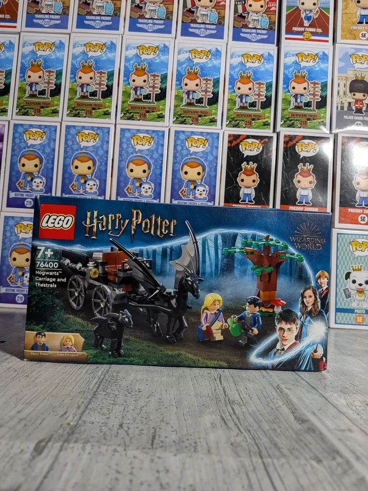 LEGO Harry Potter #76400 - Hogwarts Carriage and Thestrals