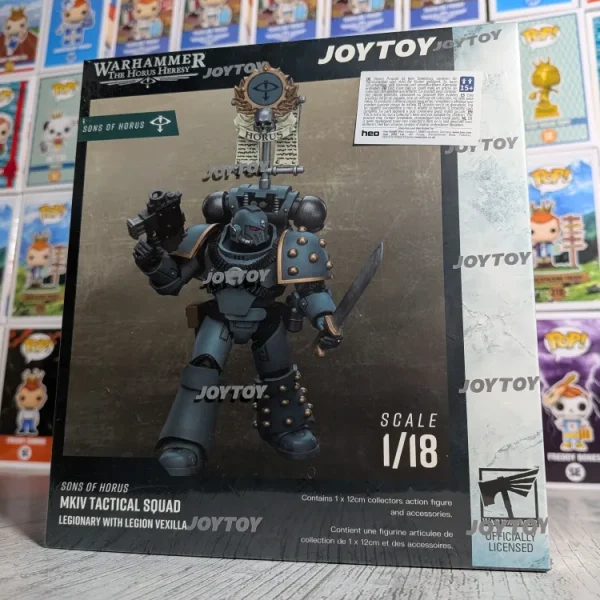 JoyToy Warhammer The Horus Heresy - Sons of Horus MKIV Tactical Squad Legionary with Legion Vexilla 1/18 (12cm)
