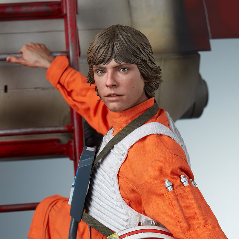 STAR WARS Statue Luke Skywalker & X-Wing : Red Five Standing By Premium Format Sideshow