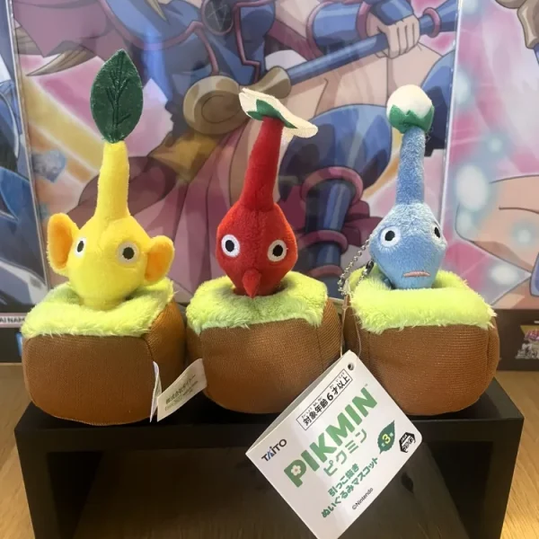 Pikmin – Set of 3 Pull Out Pikmin Plush Toys (Blue, Red, Yellow) 13 cm Taito
