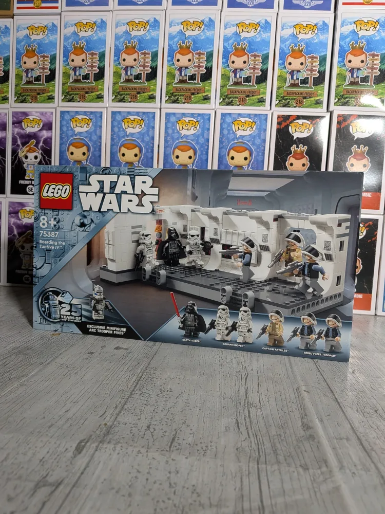 LEGO Star Wars #75387 - Boarding the Tentive IV